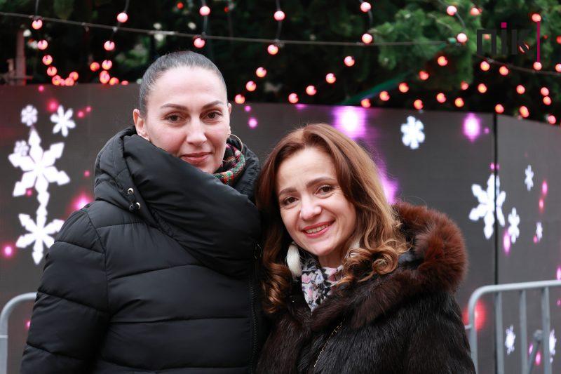 Люди Прикарпаття: біля головної новорічної ялинки Івано-Франківська-2022 (ФОТО)