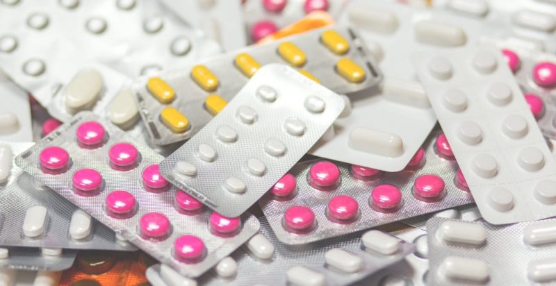 Україна закупить 300 тисяч курсів таблеток від коронавірусу