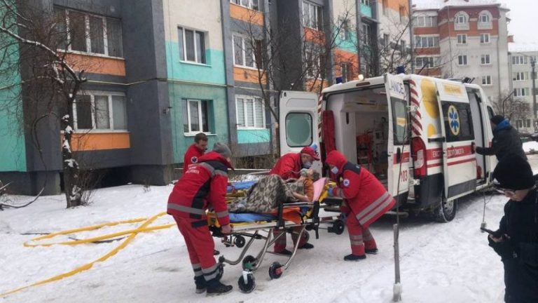 Стали відомі деталі порятунку людей під час пожежі у Франківську (ФОТО) 11 d8230224bdc0e4fd scaled 1