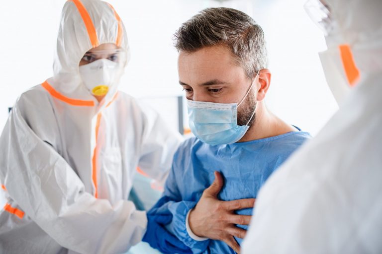 Коронавірус в Україні: за добу зафіксували 32 393 нових випадки захворювання