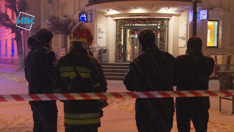 У Коломиї шукають вибухівку в торговому центрі (ФОТО, ВІДЕО)