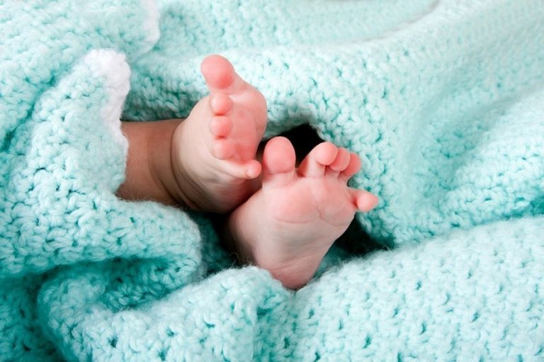 В Україні 11-річна дівчинка народила дитя: хлопчика назвали Шандором 8 В Україні 11-річна дівчинка народила дитя