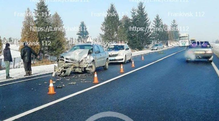 ДТП на Івано-Франківщині: поліція на місці пригоди (ФОТО, ВІДЕО) 4 photo 2021 12 11 11 28 46
