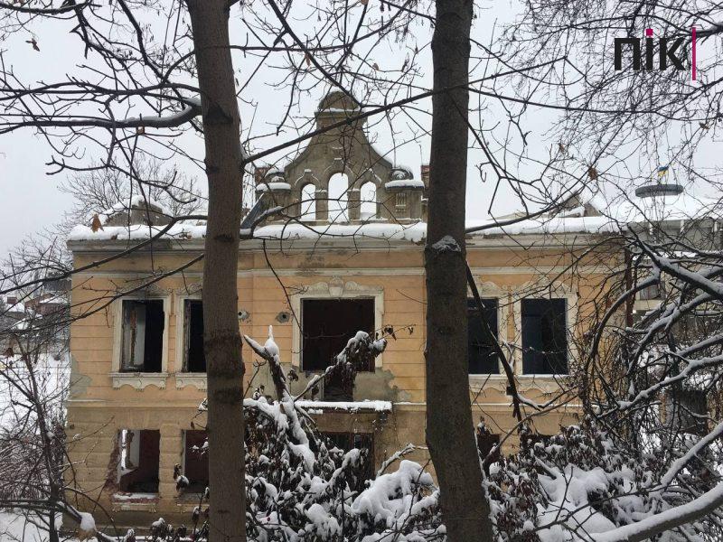 Будинки-привиди Франківська: стара кам'яниця "в ямі" на Шухевичів (ФОТО) 6 photo 2021 12 14 15 31 02 scaled