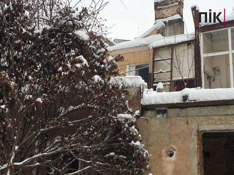 Будинки-привиди Франківська: стара кам'яниця "в ямі" на Шухевичів (ФОТО) 8 photo 2021 12 14 15 31 07 scaled