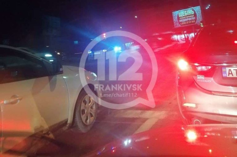 Вечірня ДТП у Франківську: з'явилося відео моменту аварії 10 photo 2021 12 22 19 07 37