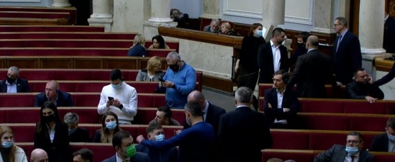 Година запитань до Уряду: депутати сиділи в телефонах і не слухали міністрів (ФОТО) 12 Година запитань до Кабміну: депутати сиділи в телефонах і не слухали міністрів (ФОТО)