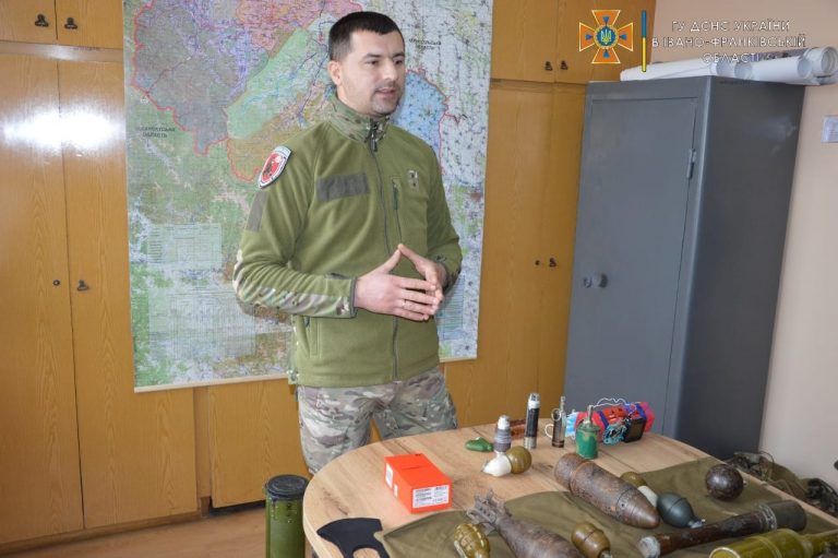 Прикарпатським школярам провели урок з мінної безпеки (ФОТО) 1 12453