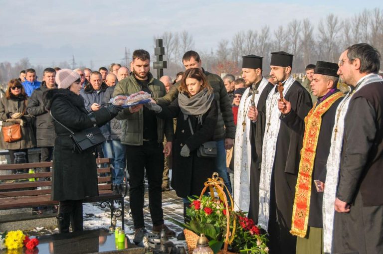 Загинув у Станиці Луганській: Коломия вшанувала пам'ять героя (ФОТО) 12 20220110105202 2191