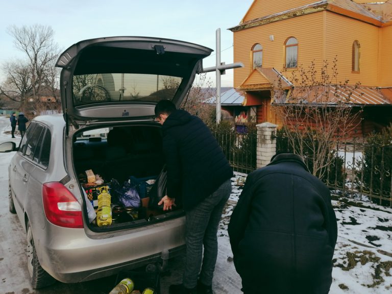 На Прикарпатті громада зібрала понад три тонни гуманітарної допомоги для воїнів ООС (ФОТО) 12 20220116 IMG 20220116 160927