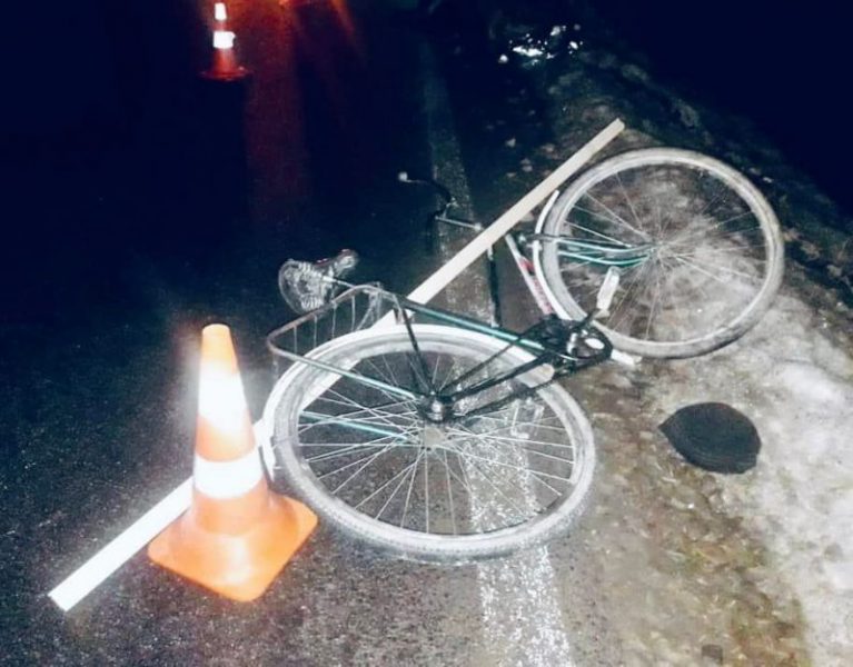 На Франківщині в ДТП загинув велосипедист і травмувалася жінка (ФОТО)