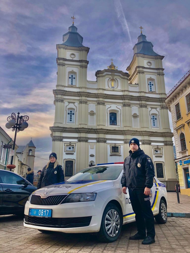 На Прикарпатті повідомили, скільки поліцейських чергуватимуть біля церков на Різдвяні свята