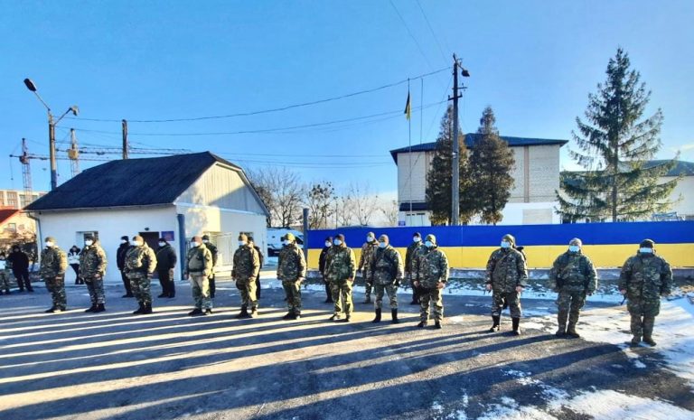 30 прикарпатських поліцейських повернулися зі сходу України (ФОТО) 5 30 прикарпатських поліцейських повернулися зі сходу України (ФОТО)
