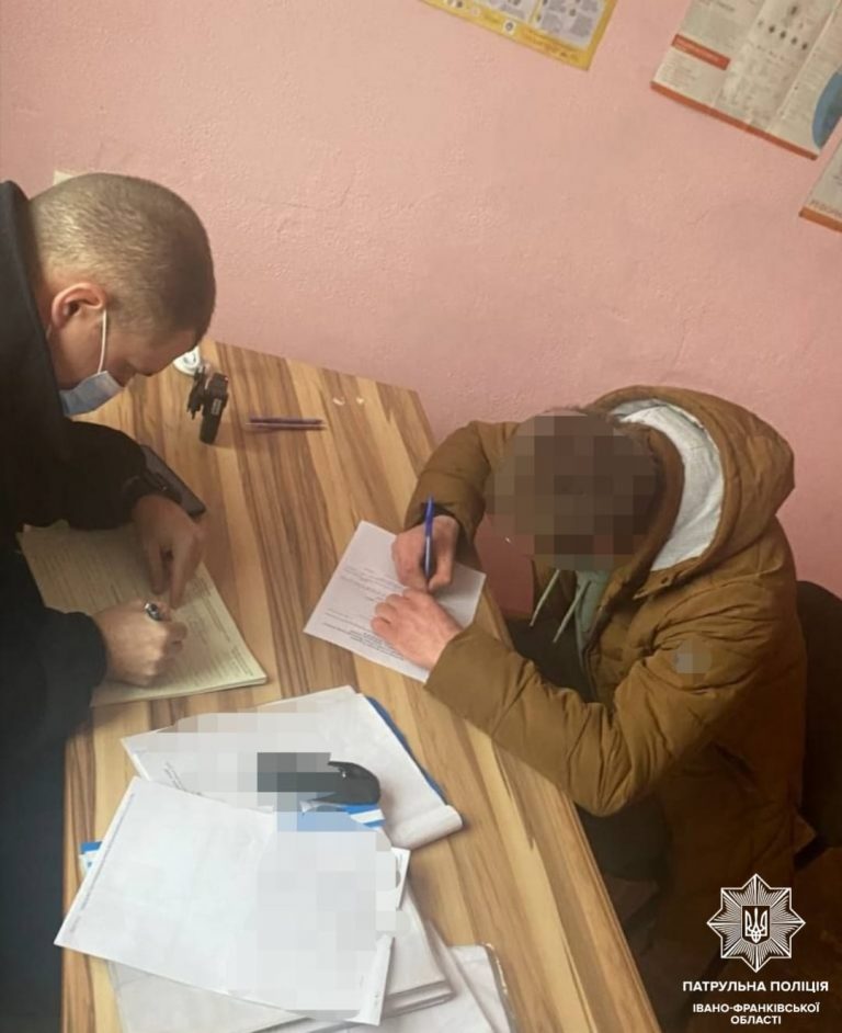 У Франківську затримали водія, який гасав на авто пішохідною частиною міста 7 271986981 304259901741628 43733602903018789 n