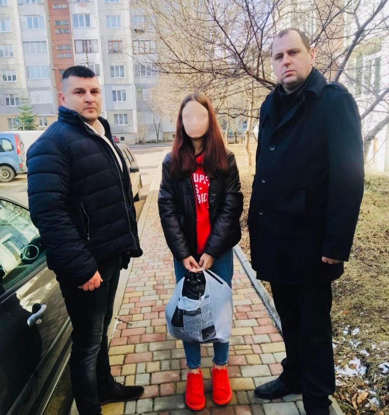 Поліцейські Франківська розшукали 15-річну дівчинку, яка зникла на Старий Новий рік: де була 6 Поліцейські Франківська розшукали 15-річну дівчинку, яка зникла на Старий Новий рік: де була