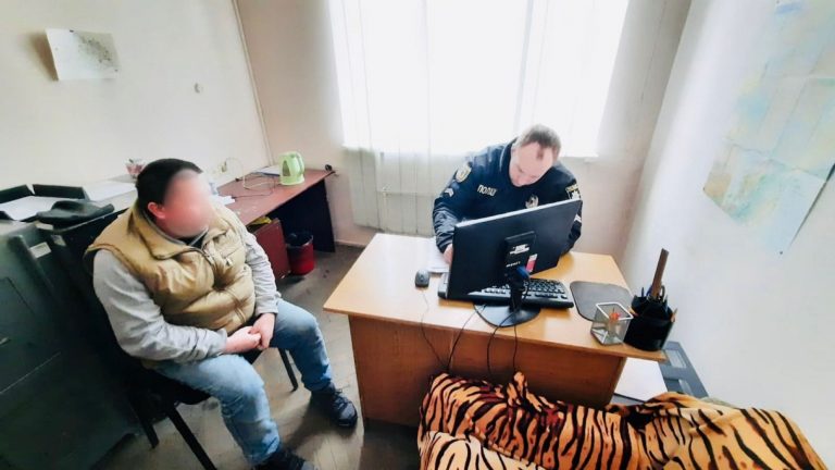 Погрожував зарізати доньку та підірвати квартиру: затримали мешканця Івано-Франківська (ФОТО) 5 272118128 7332119593495284 8006285339692275555 n