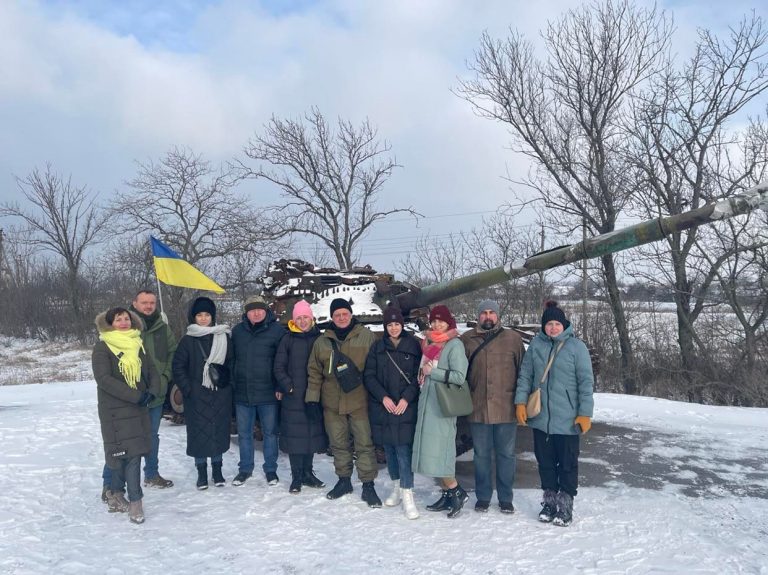 На сході України все спокійно - переконалися на Донеччині журналісти з Прикарпаття (ФОТО) 3 272454367 488598372604420 6118104852253234645 n 1