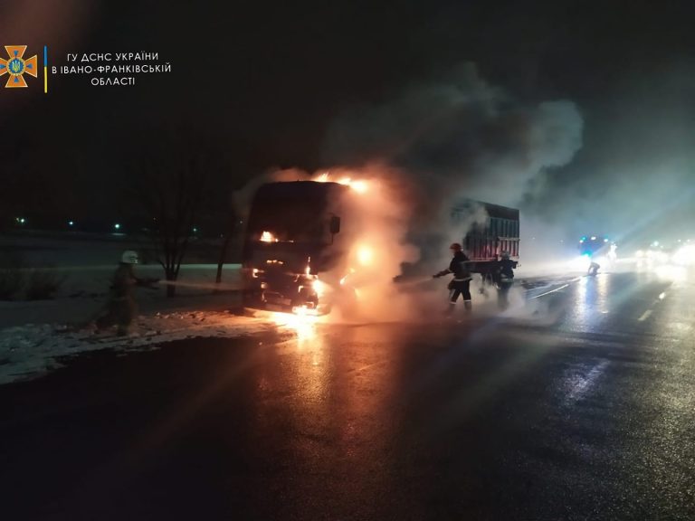 У Долині посеред дороги загорілася вантажівка: відео з місця події (ОНОВЛЕНО) 5 272866390 244413321181372 3773008714606881015 n