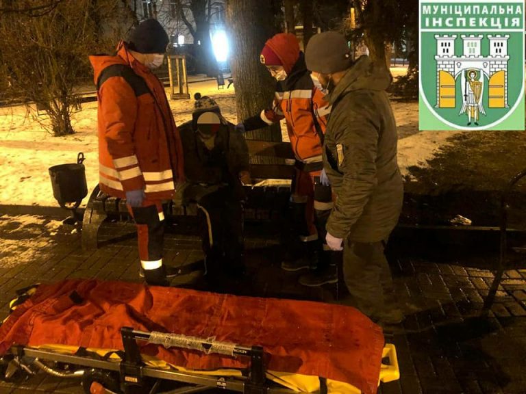 В центрі Франківська виявили чоловіка без свідомості (ФОТО) 5 272866485 2284000351740212 3738071266082798609 n