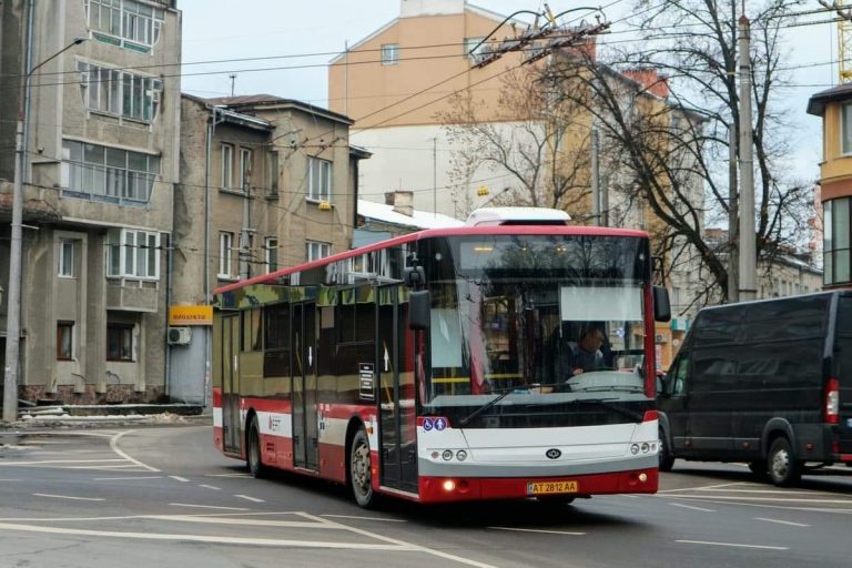 Для франківців на свята їздитимуть додаткові автобуси до кладовища 8 54516999 2144369585631240 1103634044760883200 n