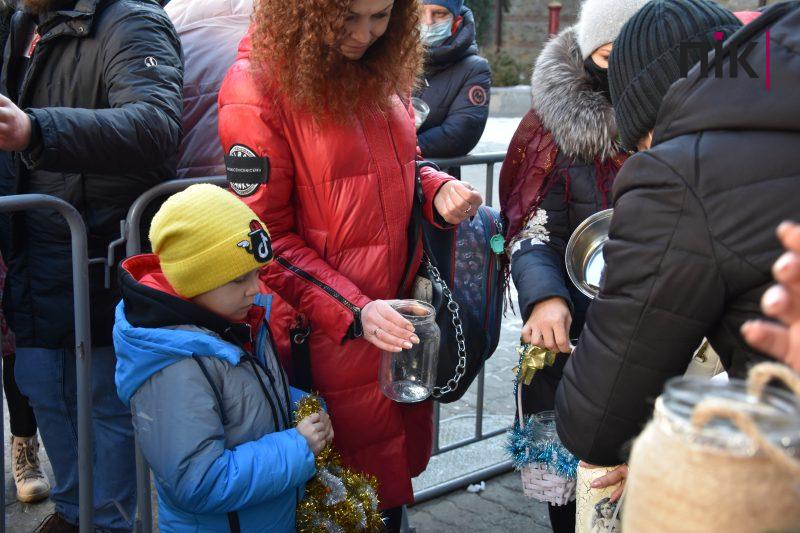 Христос Хрещається: у центрі Франківська провели загальноміське освячення води (ФОТО) 8 DSC 0020 scaled