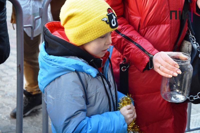 Христос Хрещається: у центрі Франківська провели загальноміське освячення води (ФОТО) 9 DSC 0022 scaled