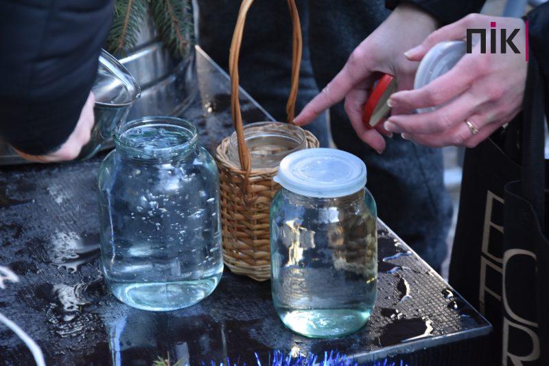 Христос Хрещається: у центрі Франківська провели загальноміське освячення води (ФОТО) 13 DSC 0031 scaled