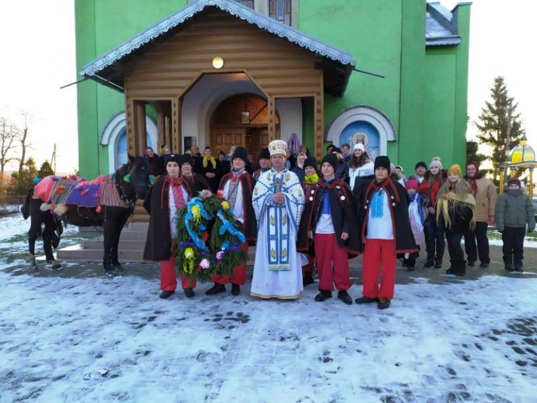 Така традиція: на Тлумаччині вночі коня "водили" (ФОТО)