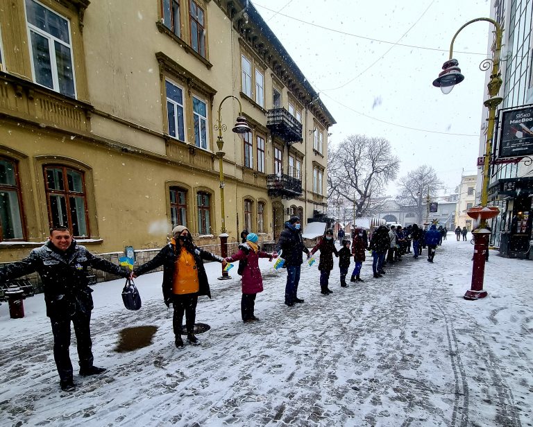 Люди Прикарпаття: Ланцюг Єдності в Івано-Франківську (ФОТО) 9 inbound3093741776041448249
