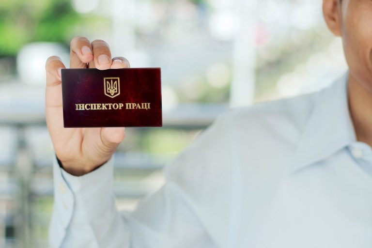 Незаконно звільнила працівника: на Долинщині директорка ліцею порушила трудове законодавство 6 Незаконно звільнила працівника: на Долинщині директорка ліцею порушила трудове законодавство