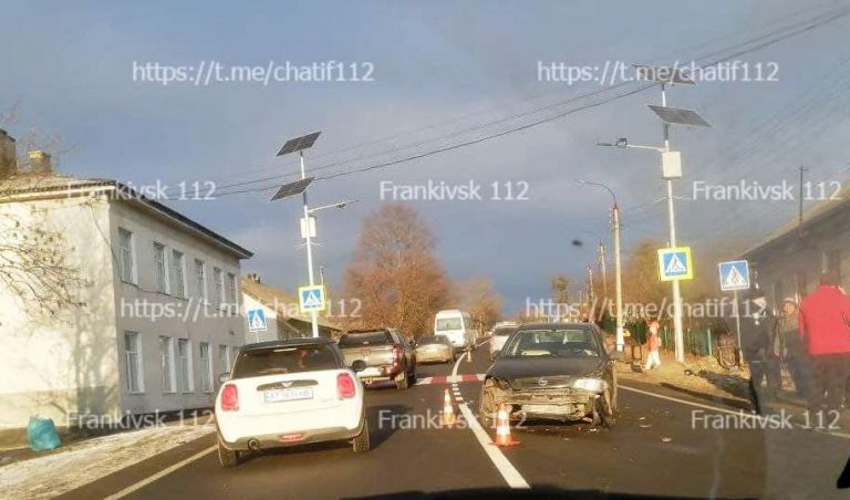 На Калущині зіштовхнулися два легковики: відео з місці пригоди 3 photo 2022 01 20 09 09 02