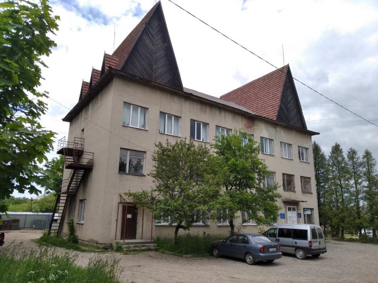 У Долині за 5,6 млн грн продають триповерхову будівлю з гаражем: завтра аукціон 4 ua ar p 2020 07 02 000009 3 1