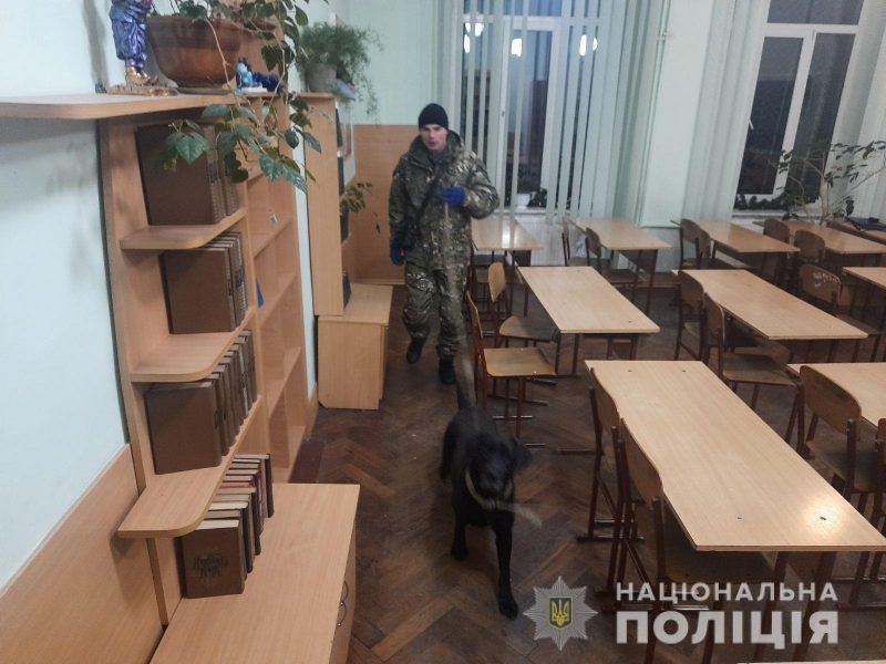 Стало відомо, чи знайшли вибухівку в 130-ти школах Львова (ФОТО)
