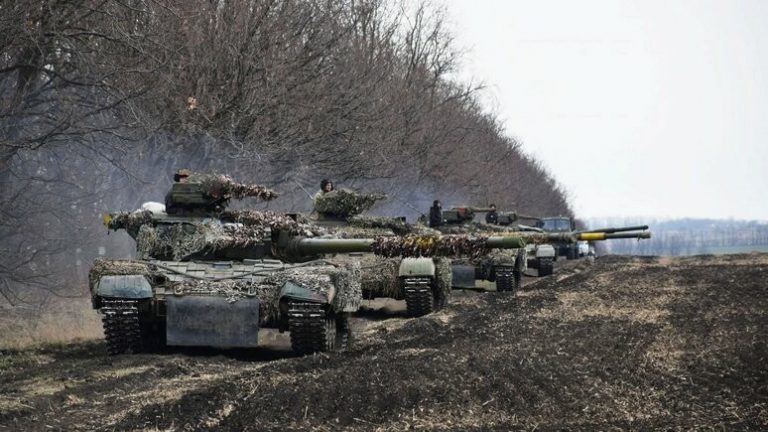 В межах чотирьох областей України відбувається вторгнення російських військ 11 13067781tanksbig 61ab3cd6c4cf9