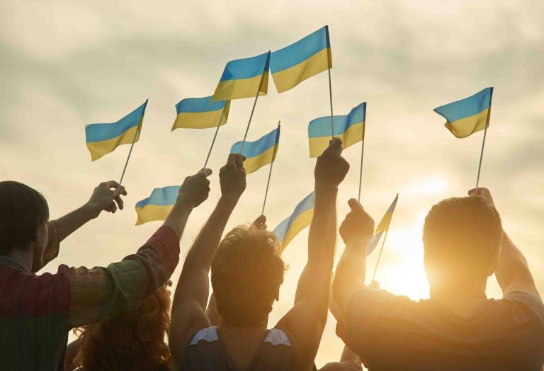 16 лютого - яке сьогодні свято: традиції, прикмети 9 15 ukrainian flags2