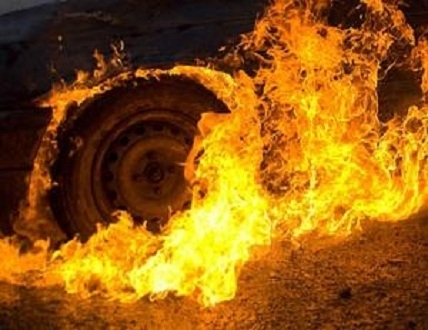 У Городенці підпалили автомобіль "Таврія"