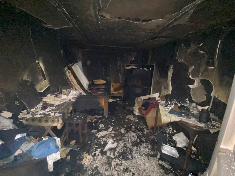 На Косівщині син вдарив ножем матір і підпалив батьківський будинок (ФОТО)