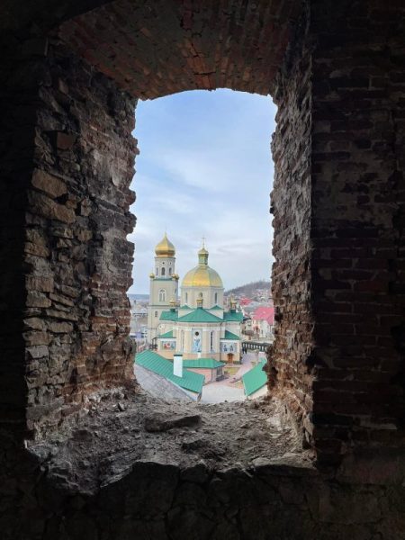 Вежу одного із найстаріших замків Тернопільщини вкрили черепицею (ФОТО)