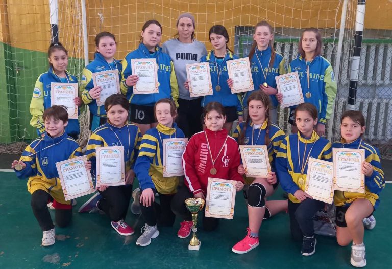 Золотий трофей - у Городенці: юні спортсменки вибороли першість на Всеукраїнському турнірі із гандболу (ФОТО) 3 273167362 4584087771718684 7457485499915922593 n