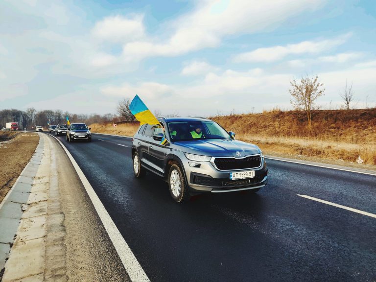 В Україні триває Автопробіг Єдності найдовшою трасою країни (ФОТО, ВІДЕО) 3 В Україні стартував Автопробіг Єдності дорогою М-30 Стрий - Ізварине (ФОТО, ВІДЕО)
