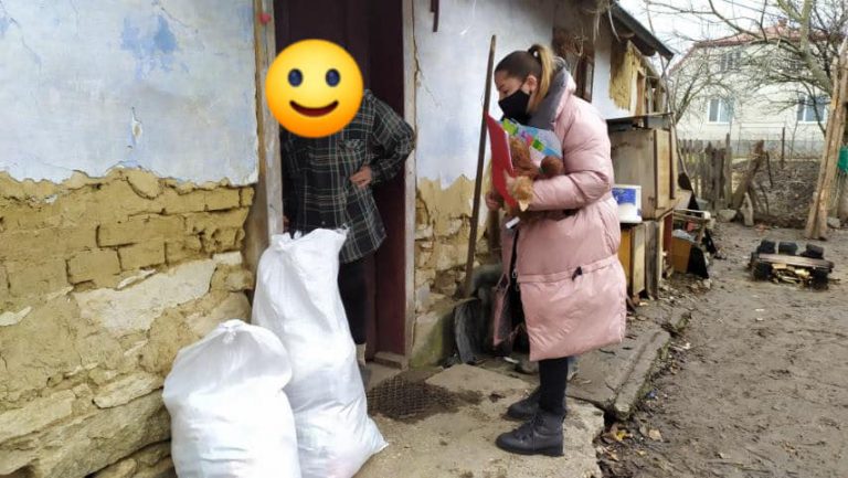 Продукти, одяг, іграшки: у Рогатинській ТГ понад 50 нужденних сімей отримали допомогу (ФОТО) 2 273847817 1107540693415118 6999552932656276154 n