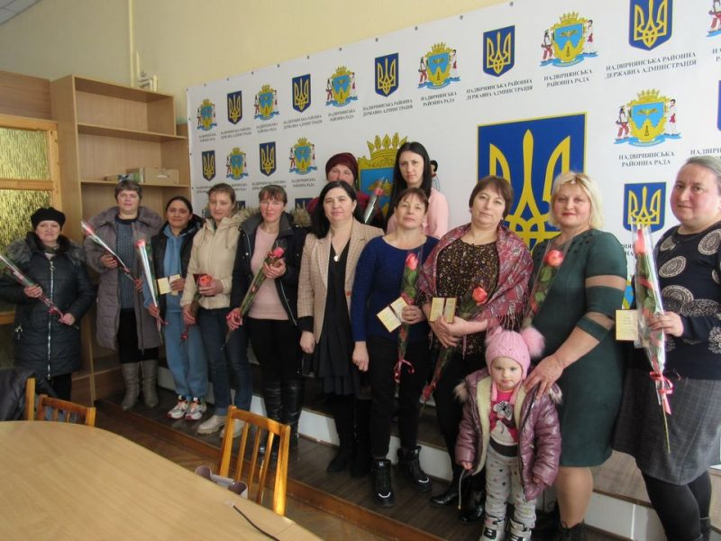 На Надвірнянщині 11 жінок отримали звання "Мати-героїня" (ФОТО)