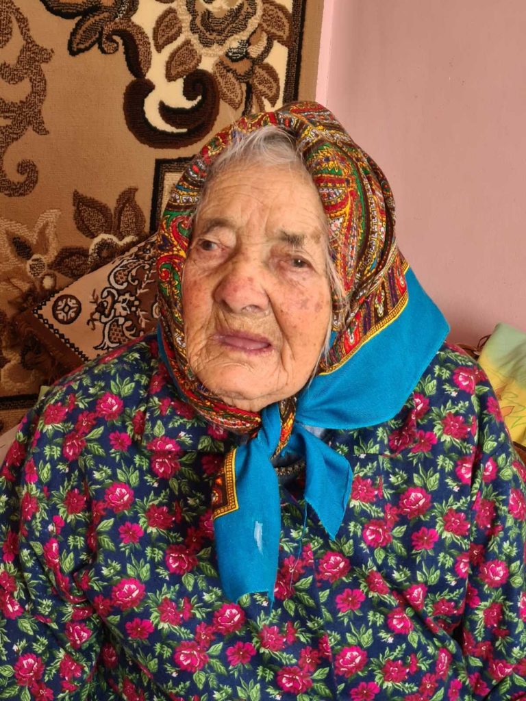 102 роки: у Снятині довгожителька святкує День народження (ФОТО) 2 102 роки: у Снятині довгожителька святкує День народження (ФОТО)