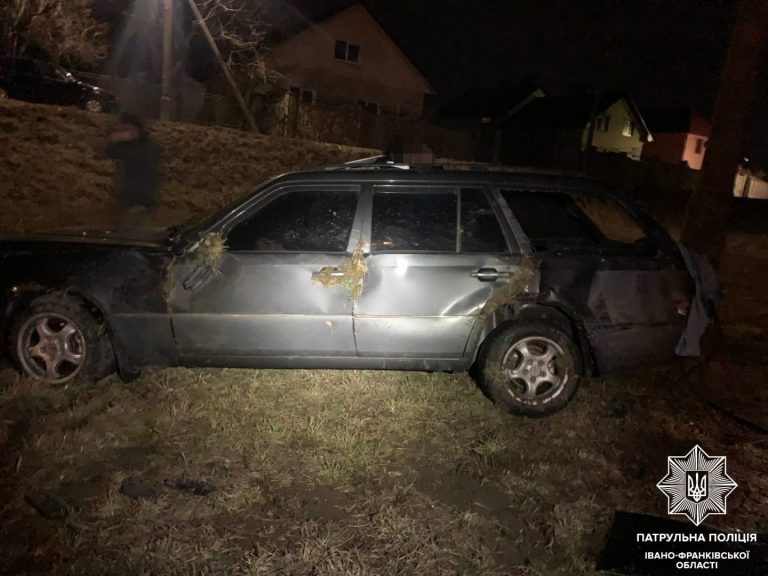 У Франківську п'яний молодик злетів з дороги (ФОТО) 10 274110146 327036709463947 1049789736632526089 n