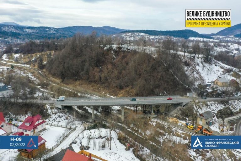 На Франківщині на фінішній прямій ремонт найскладнішого мосту області (ФОТО) 8 На Франківщині на фінішній прямій ремонт найскладнішого мосту області (ФОТО)
