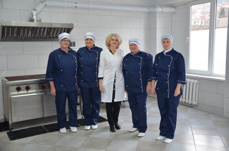 В Яремчанській лікарні відкрили оновлену їдальню (ФОТО) 10 В Яремчанській лікарні відкрили оновлену їдальню (ФОТО)