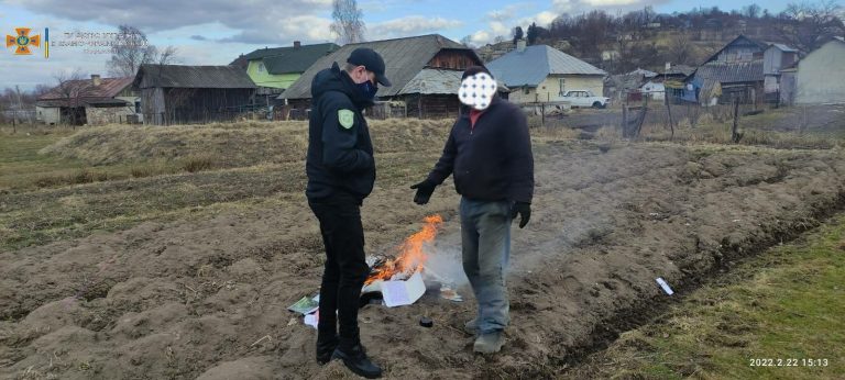На Долинщині двох господарів оштрафували за спалювання трави (ФОТО) 12 274603181 262216342734403 9086849147509342174 n