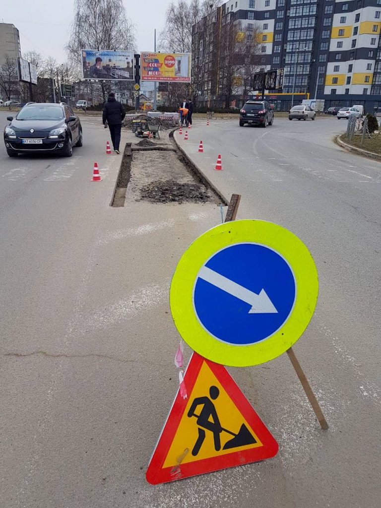 У Франківську роблять безпечнішим кільце, де часто стаються аварії (ФОТО) 7 274699997 368362785291123 1665759031046865066 n