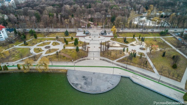 Весна близько: міський парк та озеро Франківська з висоти пташиного польоту (ФОТО) 9 7