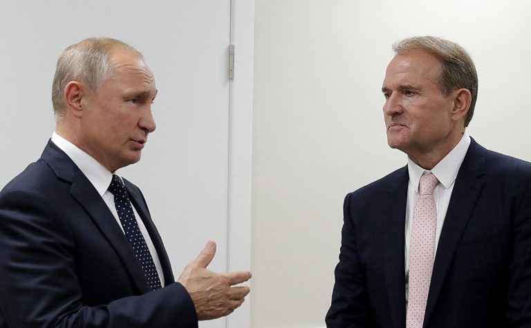 Кум Путіна Віктор Медведчук втік з-під домашнього арешту 11 756027738075128